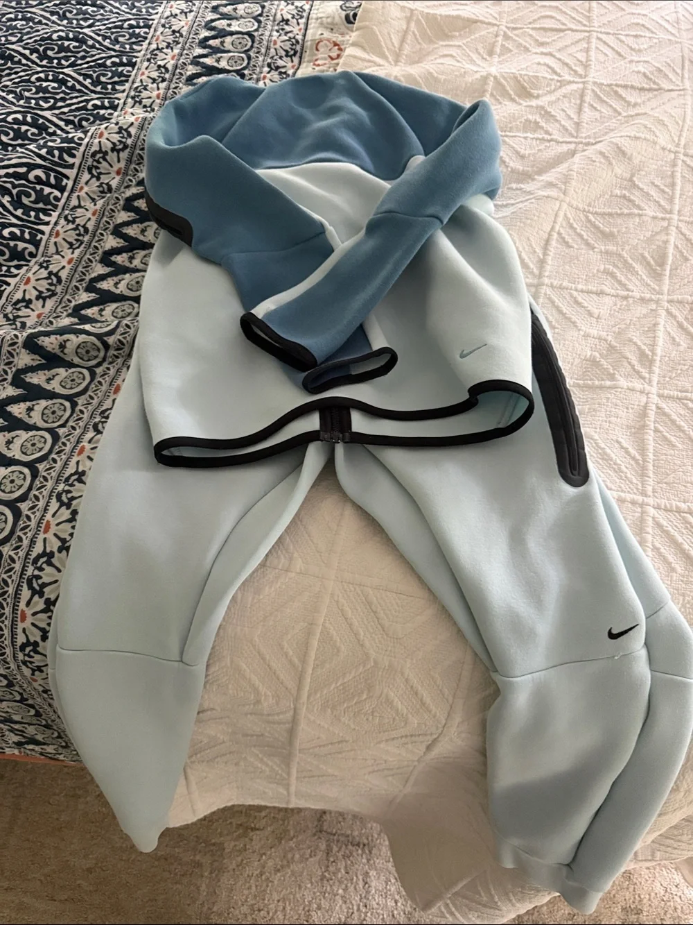 Nike Tech Blue Zip-Up Hoodie Set with Dark Trim - Picture 5 of 6